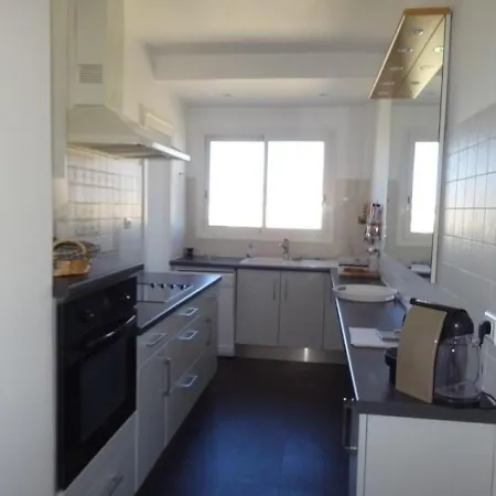 Hyères, 3 Pièces, 4 Personnes - Fr-1-335-135 *